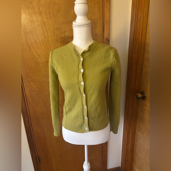 Golite Sweaters - Elegant Wool Green Women's Cardigan